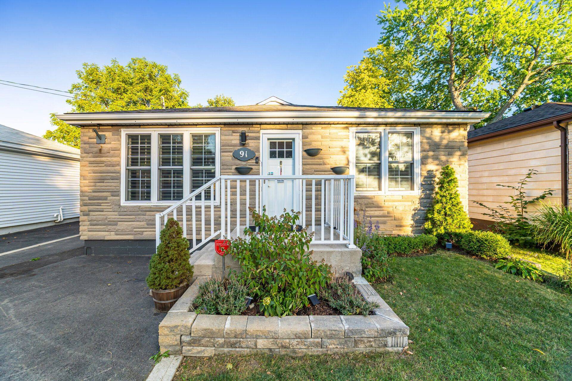 Hamilton, ON L8T 3G9,91 East 44th ST