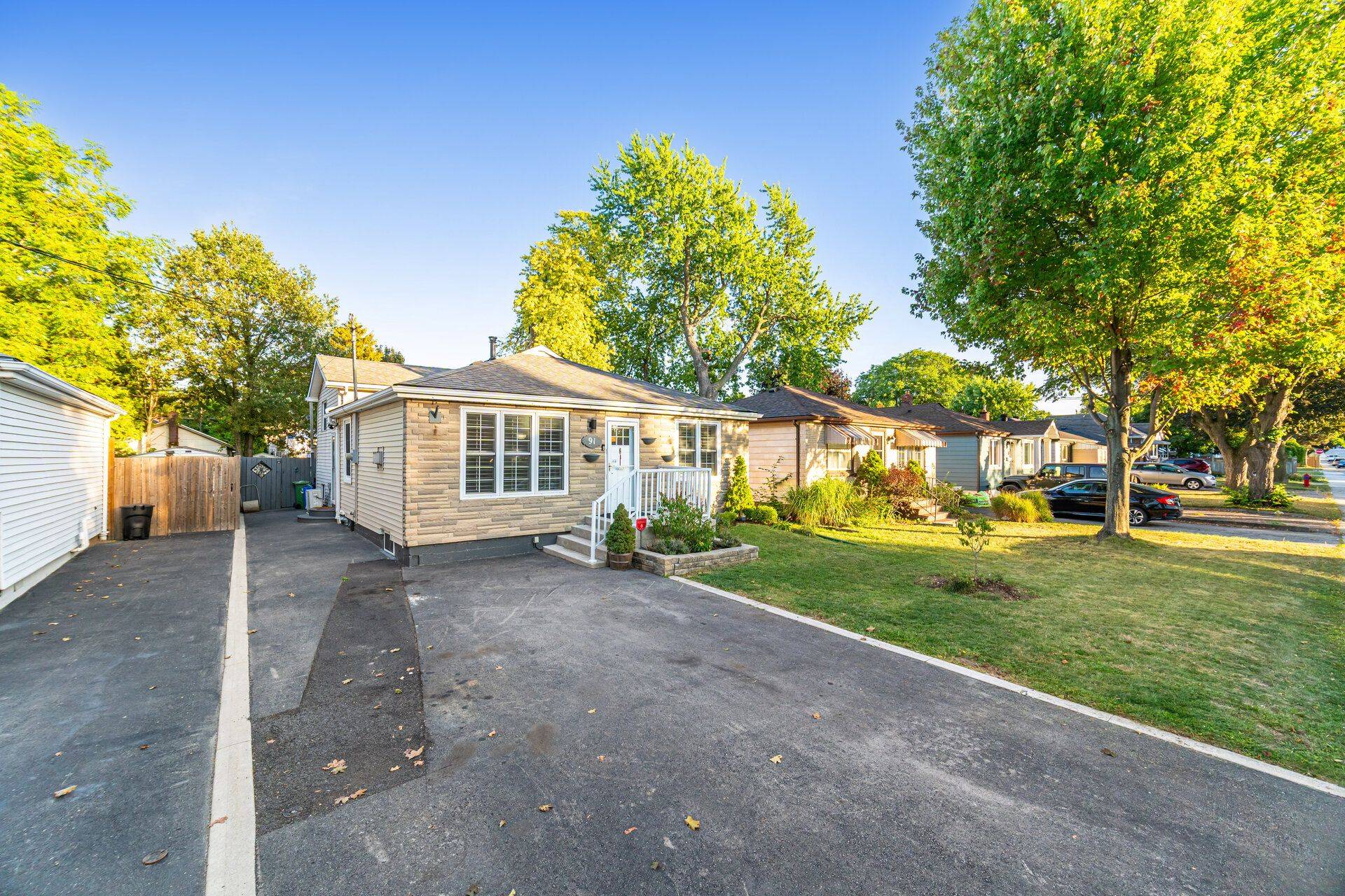 Hamilton, ON L8T 3G9,91 East 44th ST