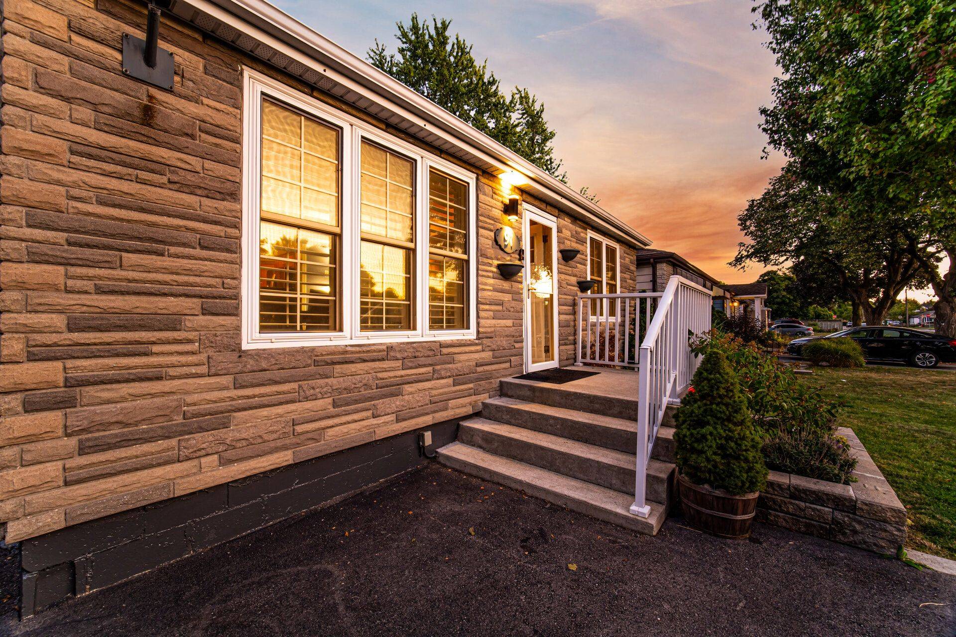 Hamilton, ON L8T 3G9,91 East 44th ST