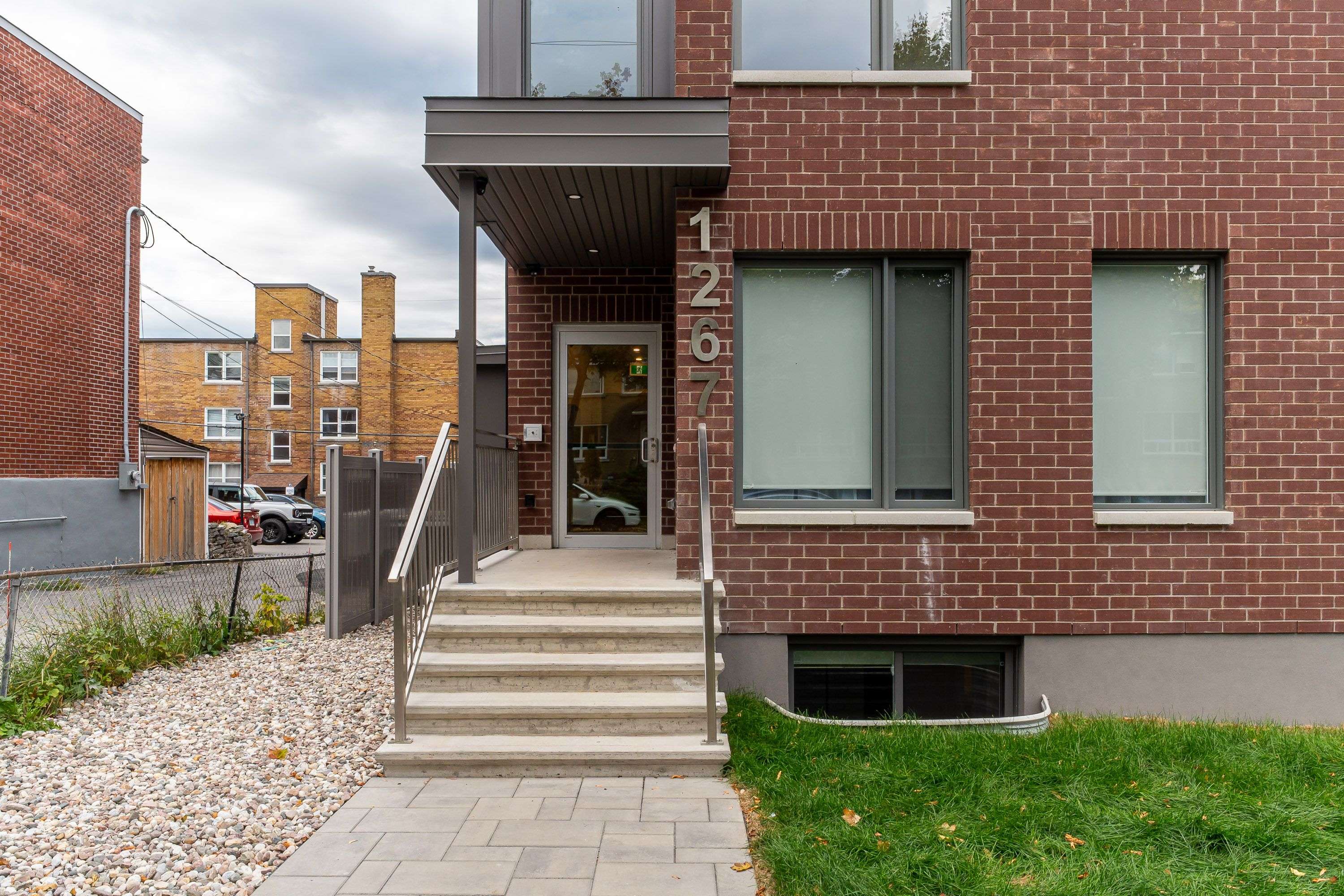 Carlington - Central Park, ON K1Z 8G6,1267 Summerville AVE #5