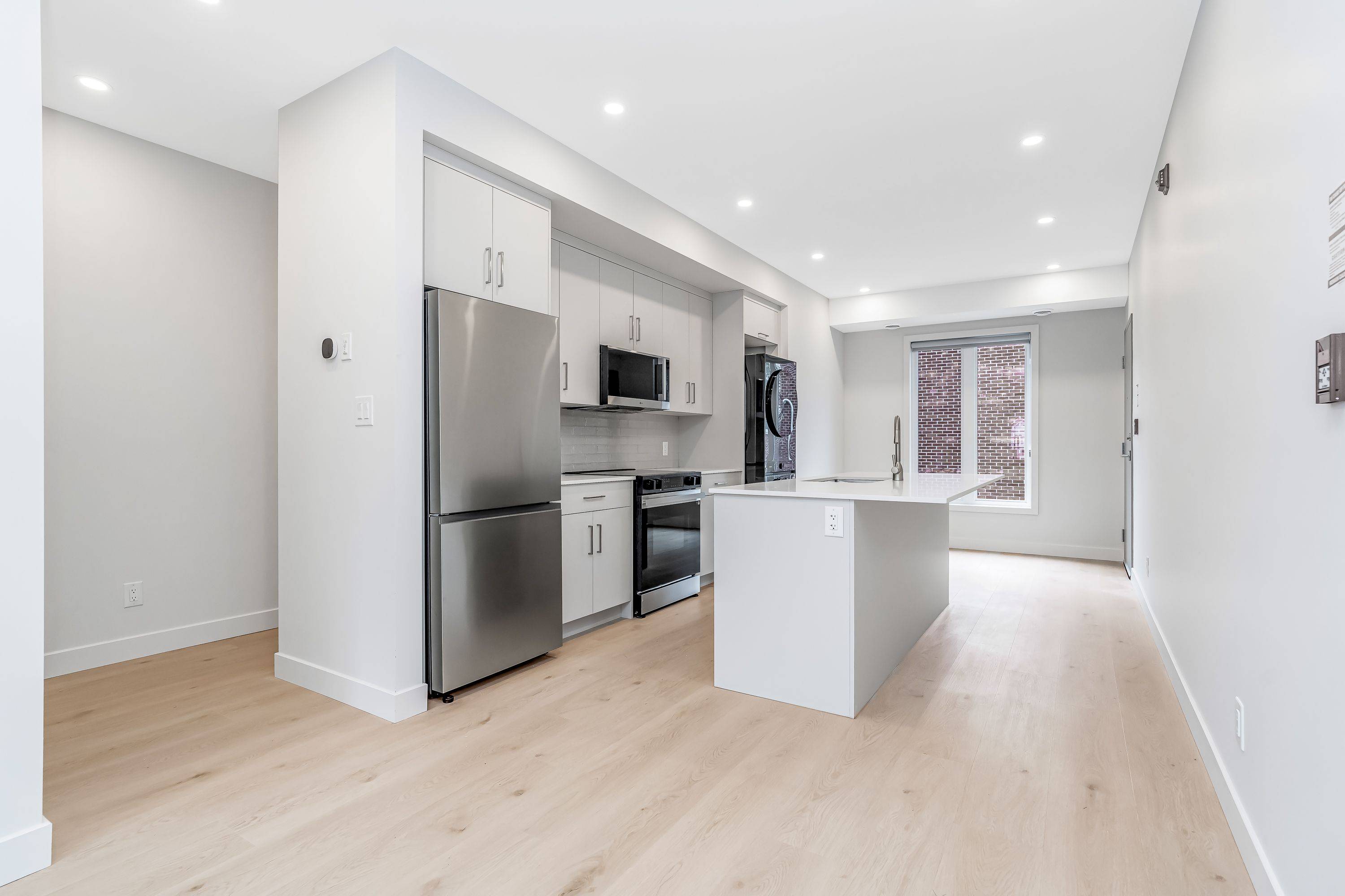 Carlington - Central Park, ON K1Z 8G6,1267 Summerville AVE #5