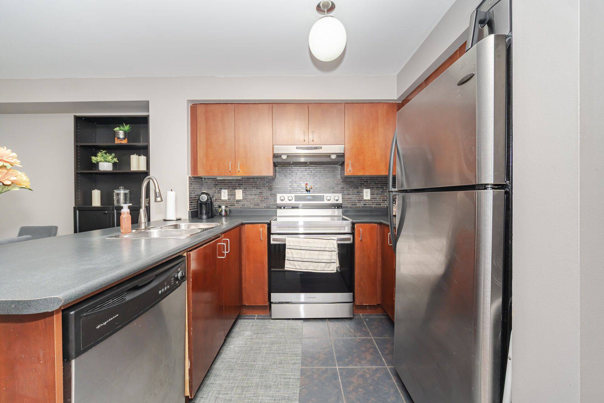 Mississauga, ON L5M 0E5,5050 Intrepid DR #14