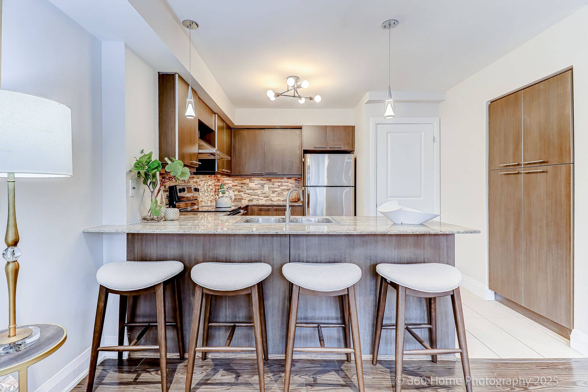 Markham, ON L3T 0B1,326 John ST #143