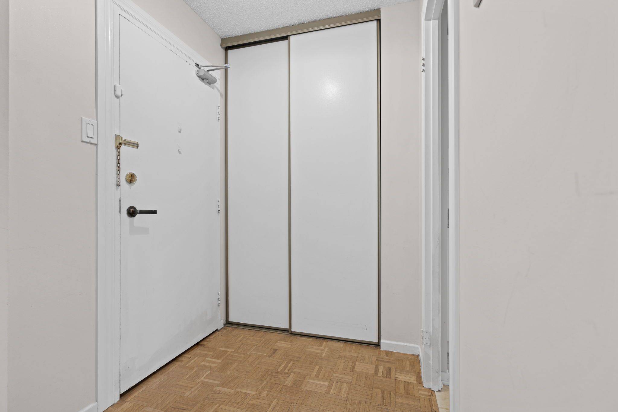 Britannia - Lincoln Heights And Area, ON K2B 7Y8,265 Poulin AVE #806