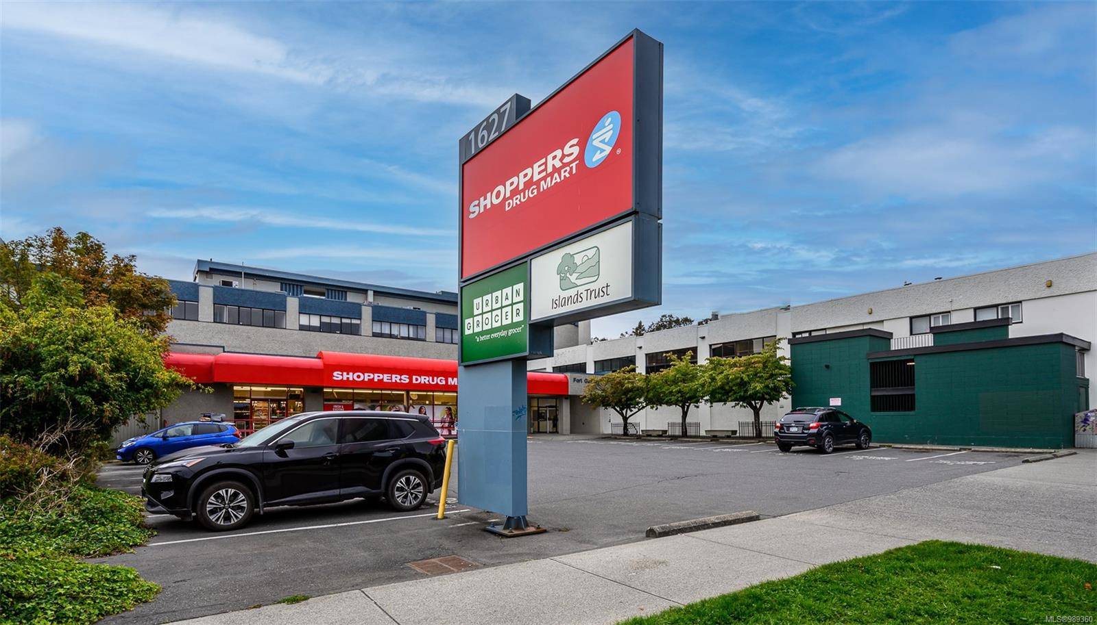 Victoria, BC V8R 1H8,1627 Fort St #222