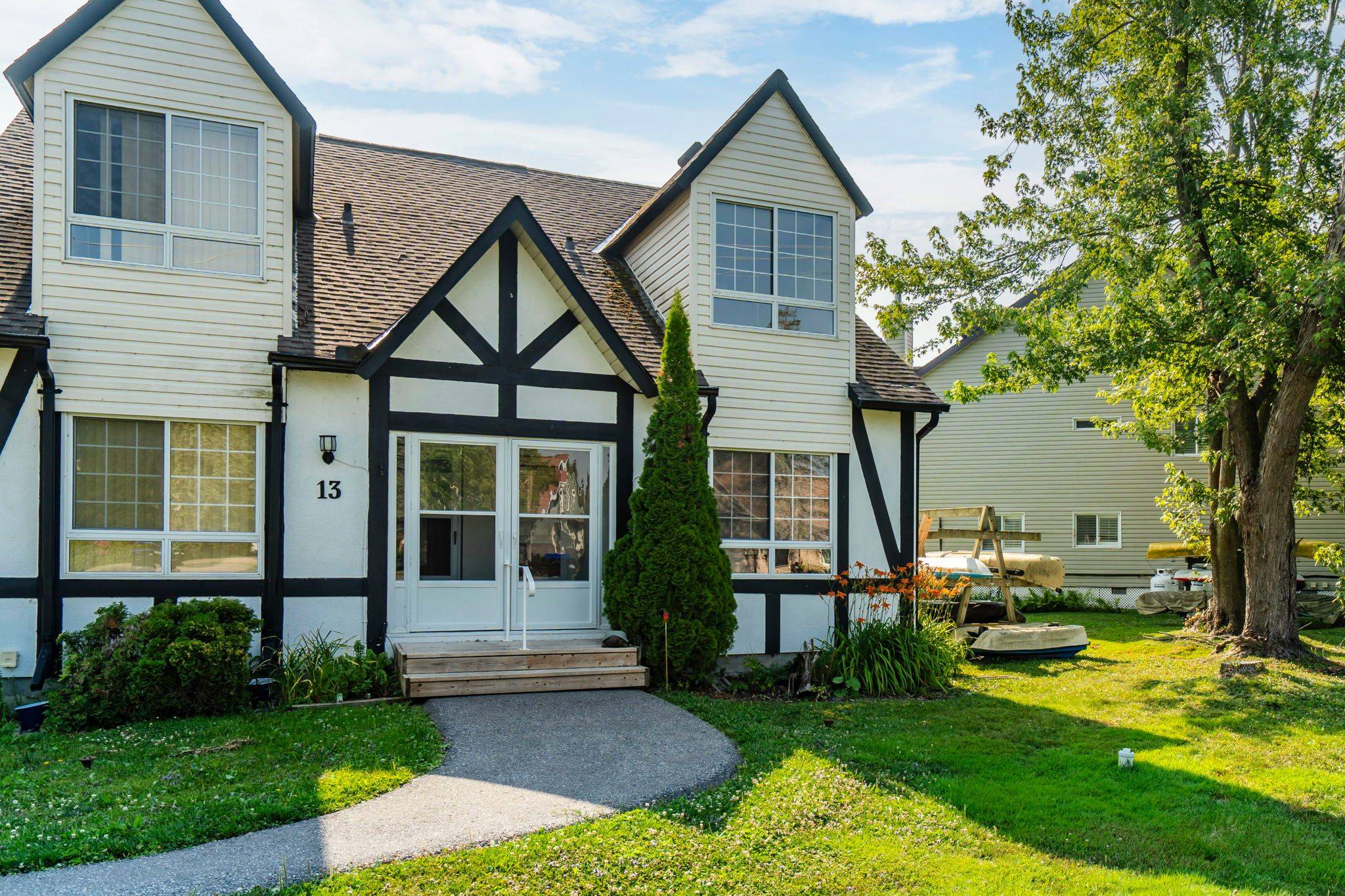 Ramara, ON L0K 1B0,81 Laguna Pkwy #14