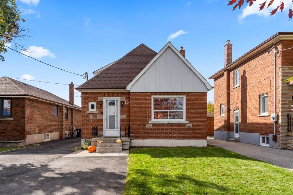 Toronto W04, ON M6L 2J1,16 Connie ST