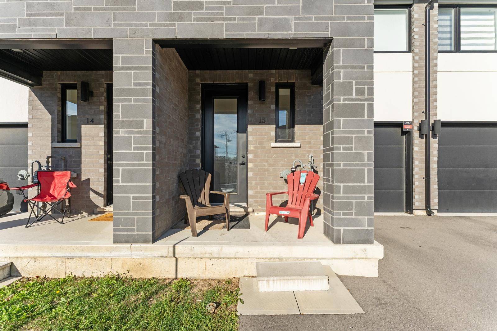 Hamilton, ON L8K 5S8,166 MOUNT ALBION RD #15