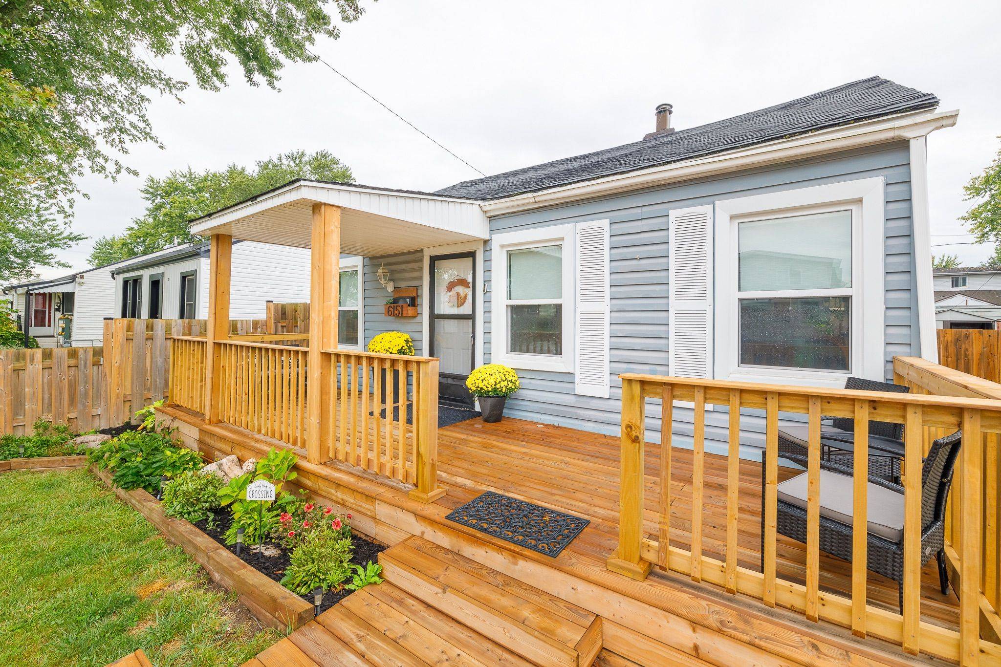 Niagara Falls, ON L2G 3A3,6151 CADHAM ST