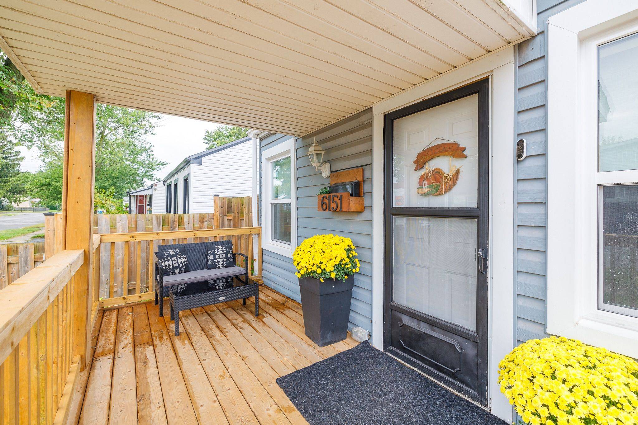 Niagara Falls, ON L2G 3A3,6151 CADHAM ST