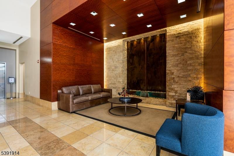 New Brunswick City, NJ 08901,1 Spring St #1704