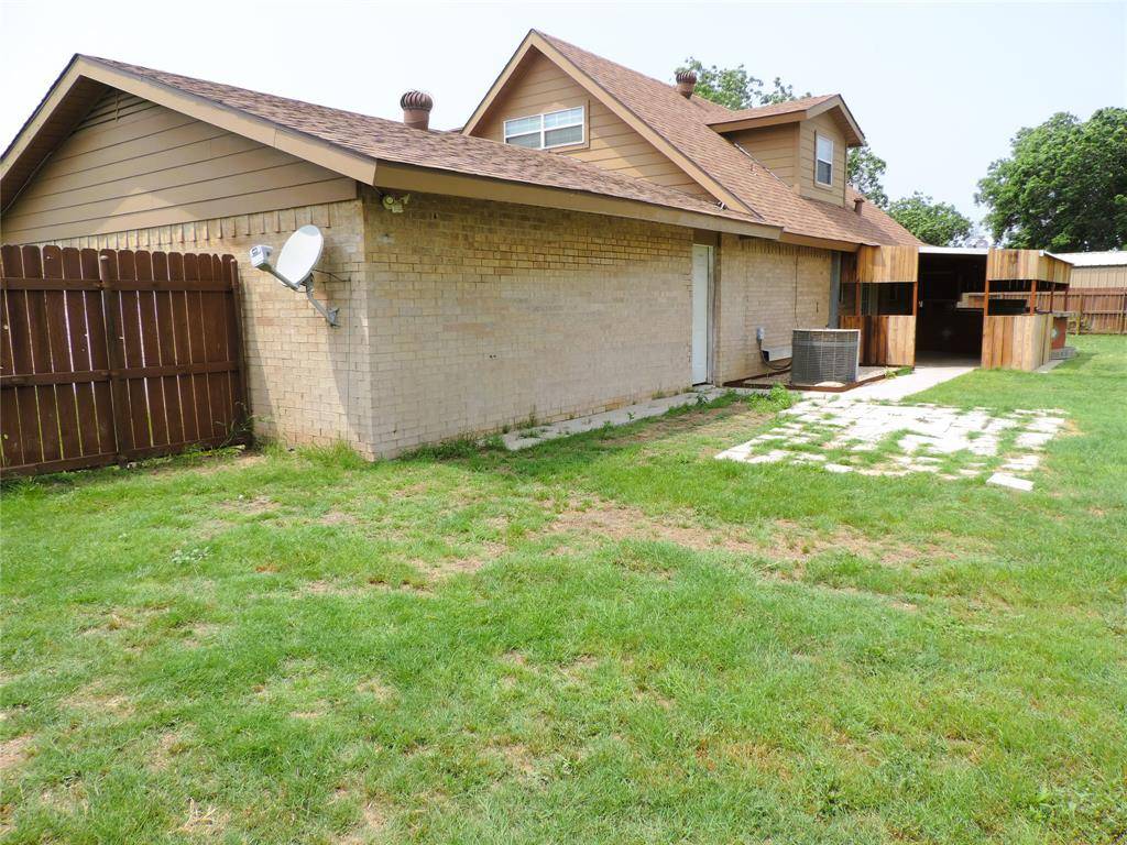 De Leon, TX 76444,857 Apache Drive