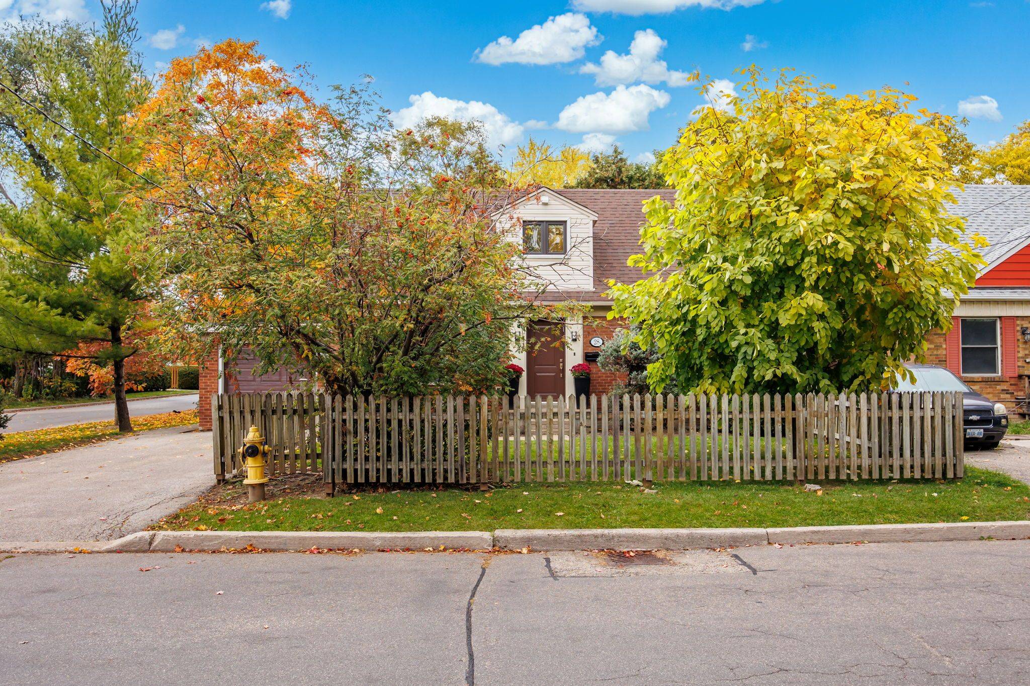 Toronto C06, ON M3H 1R1,28 Touraine AVE