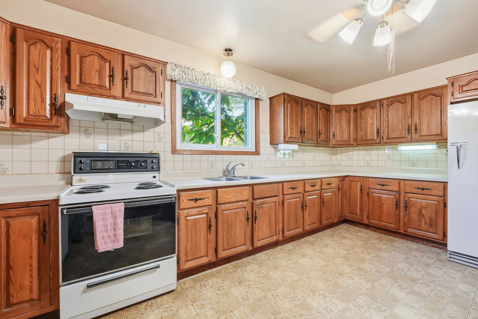 Niagara-on-the-lake, ON L0S 1J0,83 John ST