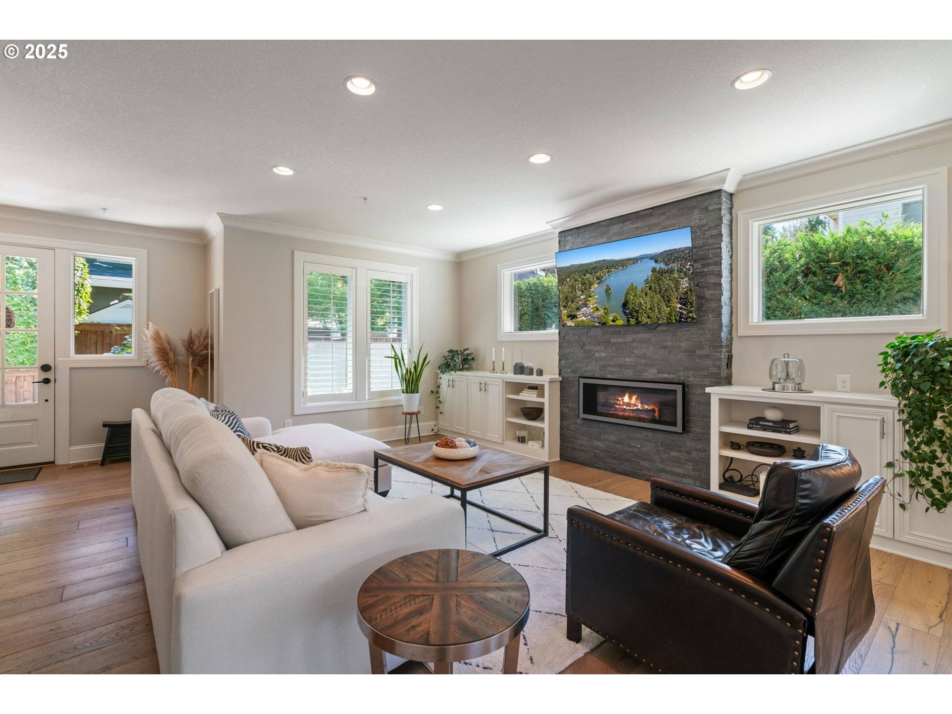 Lake Oswego, OR 97035,5328 LOWER DR