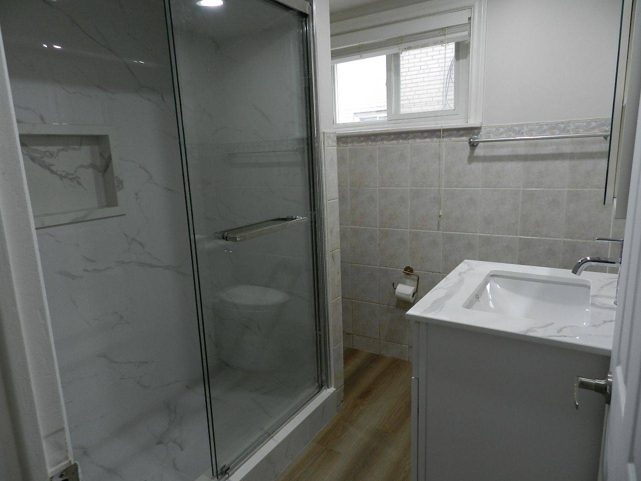 Mississauga, ON L5C 1Z4,3406 ELLENGALE DR #LOWER