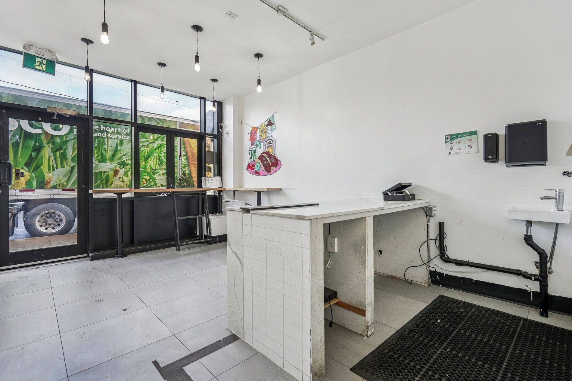 Hamilton, ON L8V 1B1,586 Concession ST