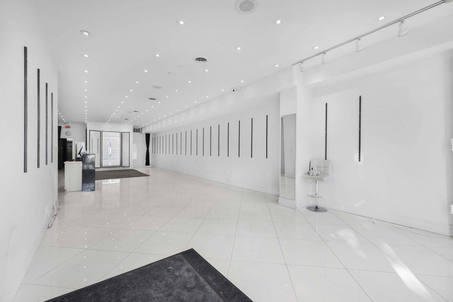 Toronto C04, ON M5M 4A4,1982 Avenue RD