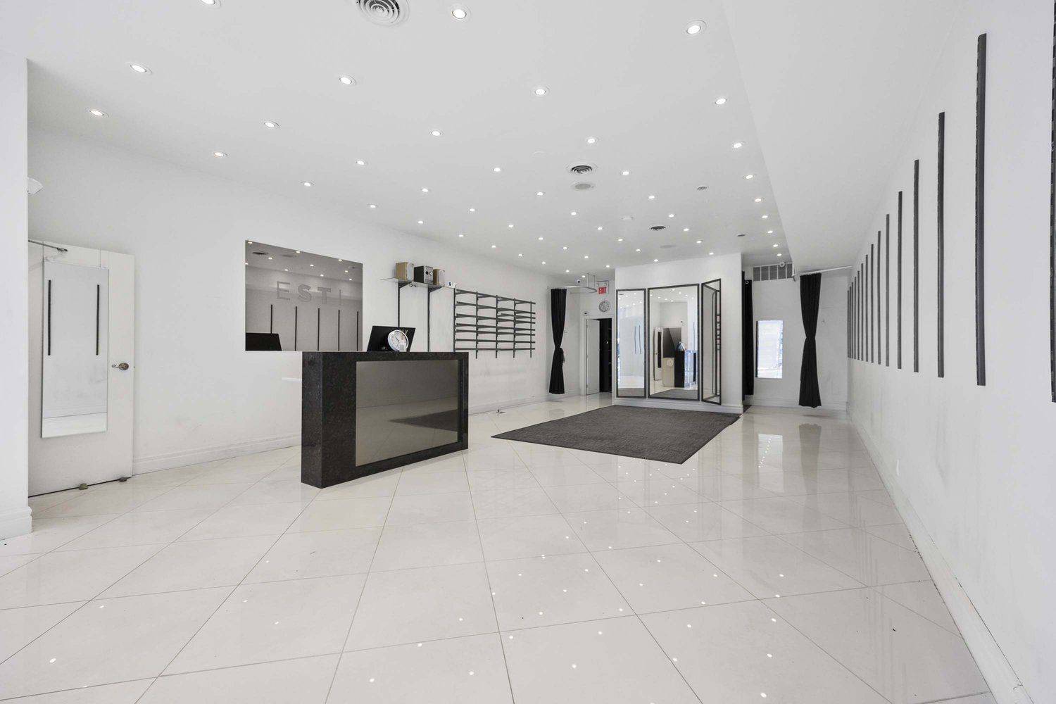 Toronto C04, ON M5M 4A4,1982 Avenue RD