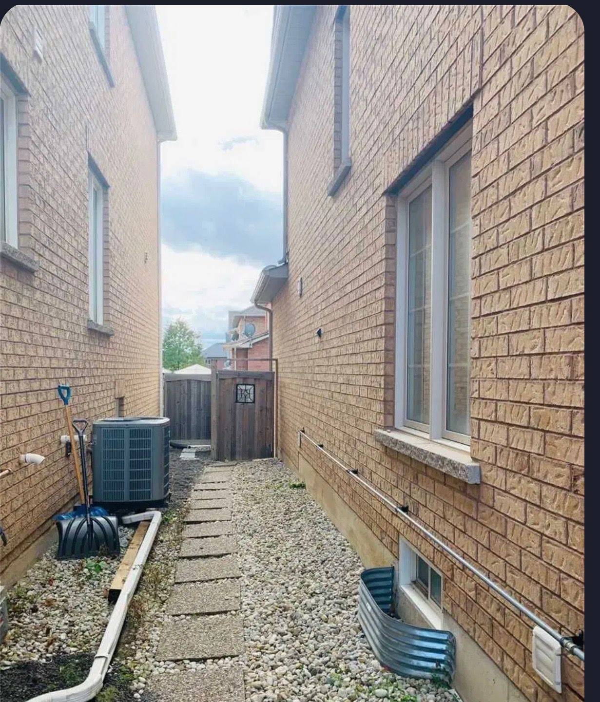 Milton, ON L9T 0T4,428 Scott BLVD #(Bsmt)