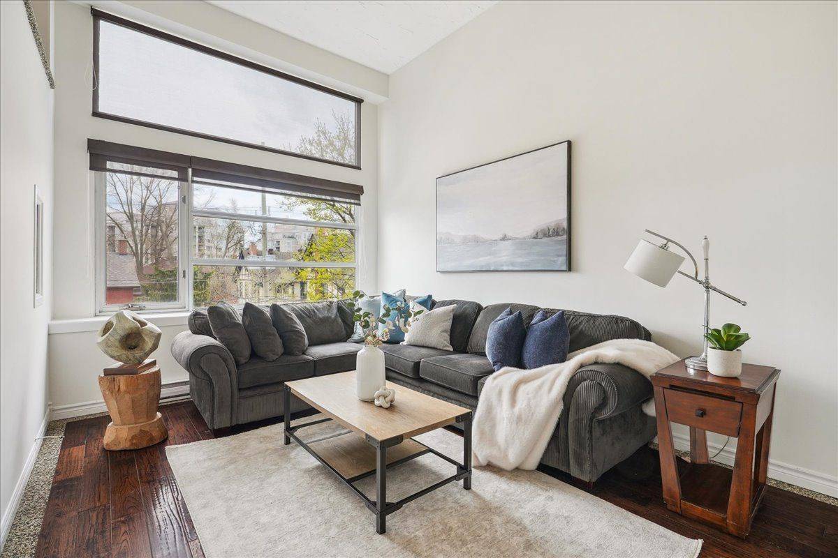 Hamilton, ON L9H 6P8,50 Main ST #313