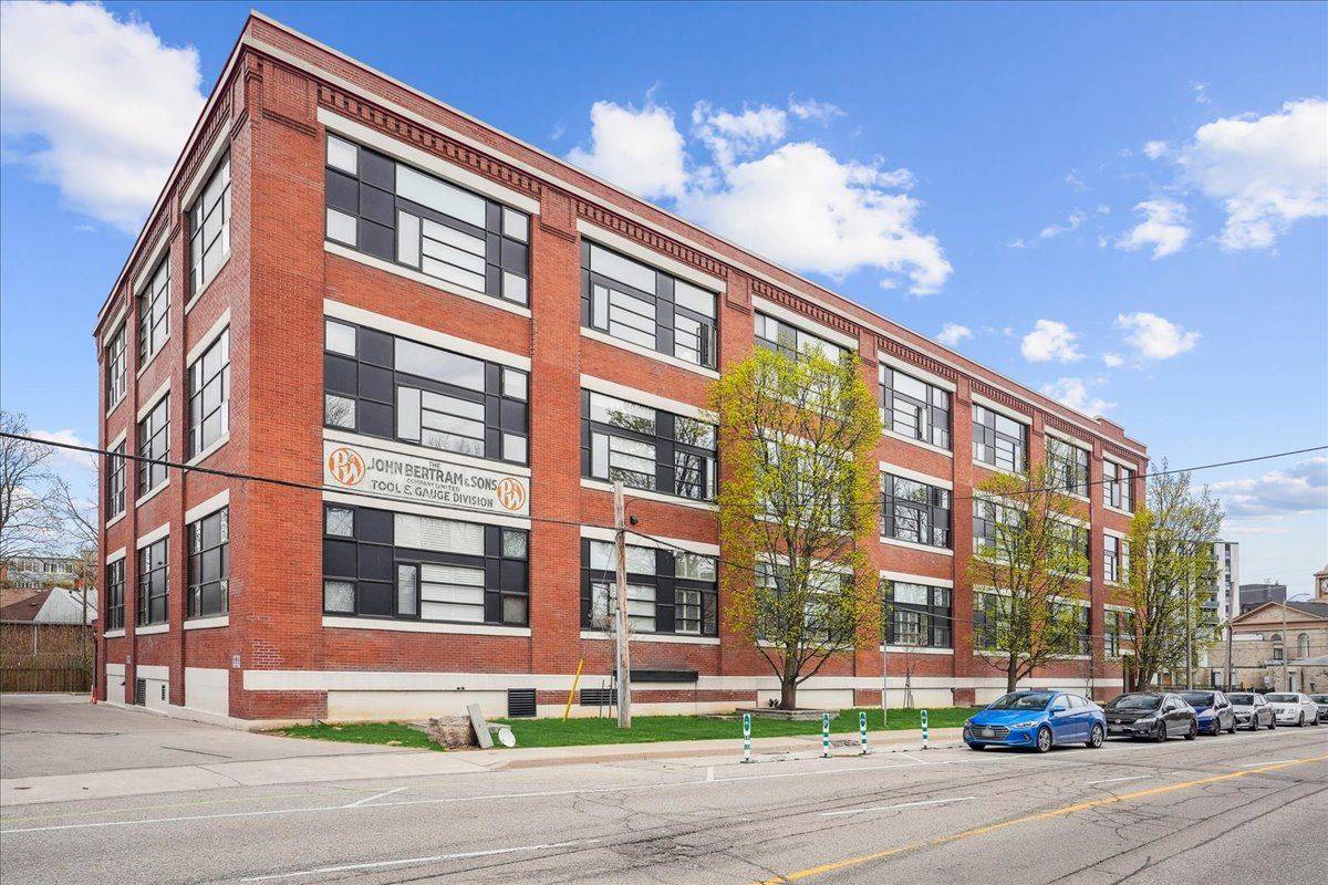 Hamilton, ON L9H 6P8,50 Main ST #313