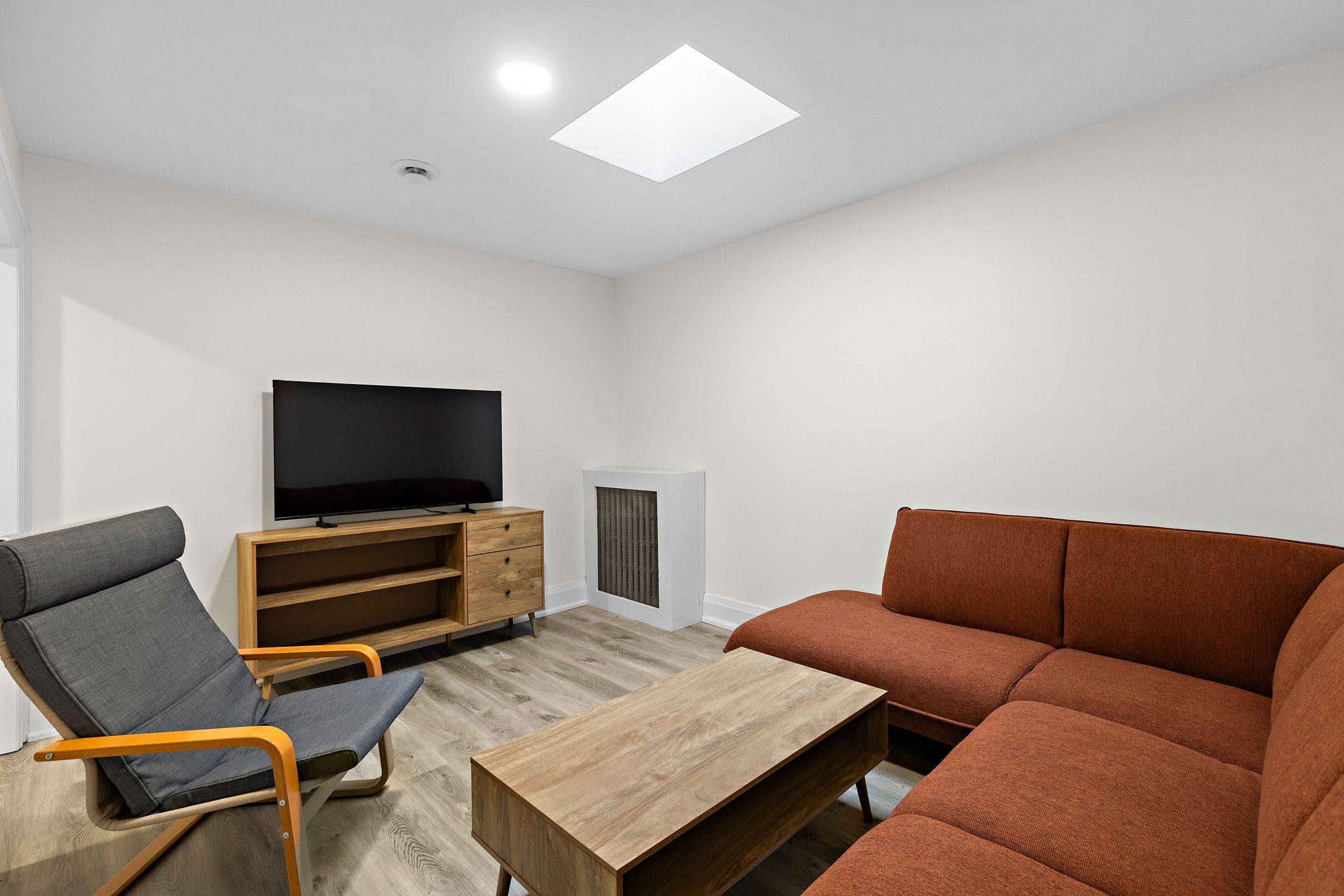 Toronto C11, ON M4G 3B5,1629 Bayview AVE