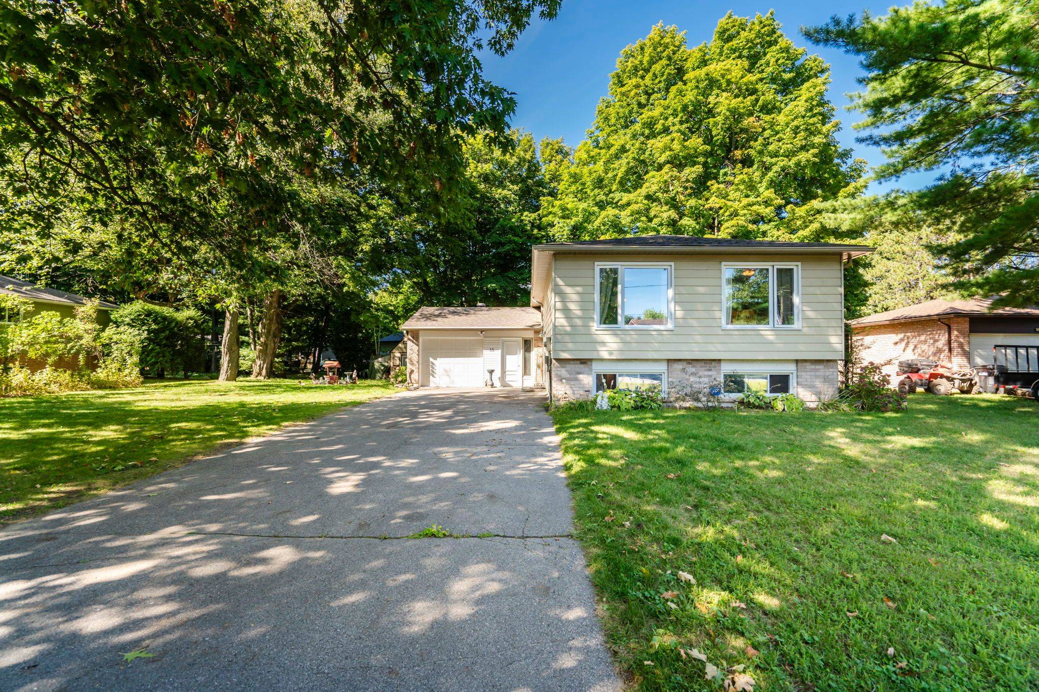 Tiny, ON L0L 2T0,35 Dorcas AVE