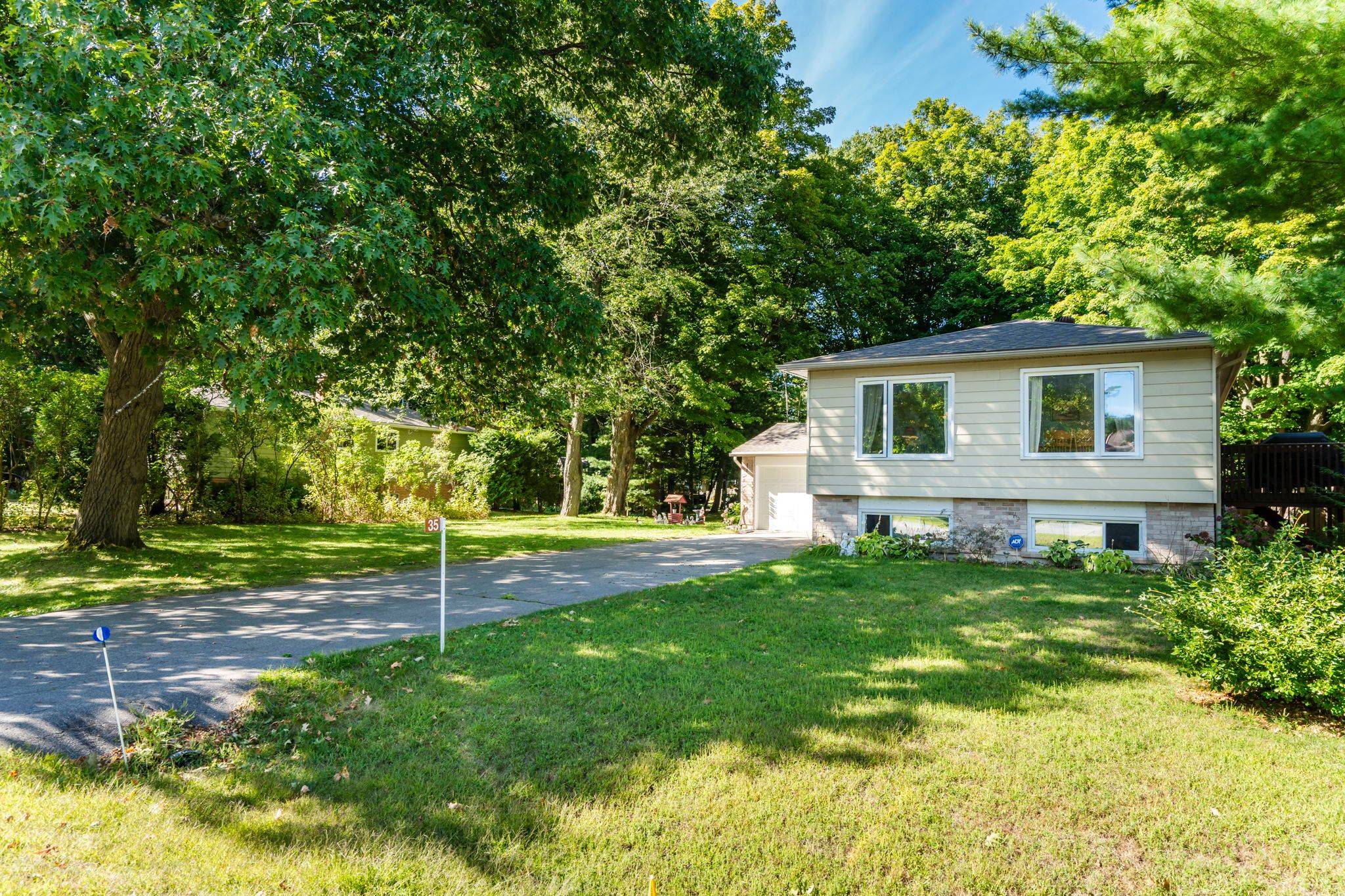 Tiny, ON L0L 2T0,35 Dorcas AVE