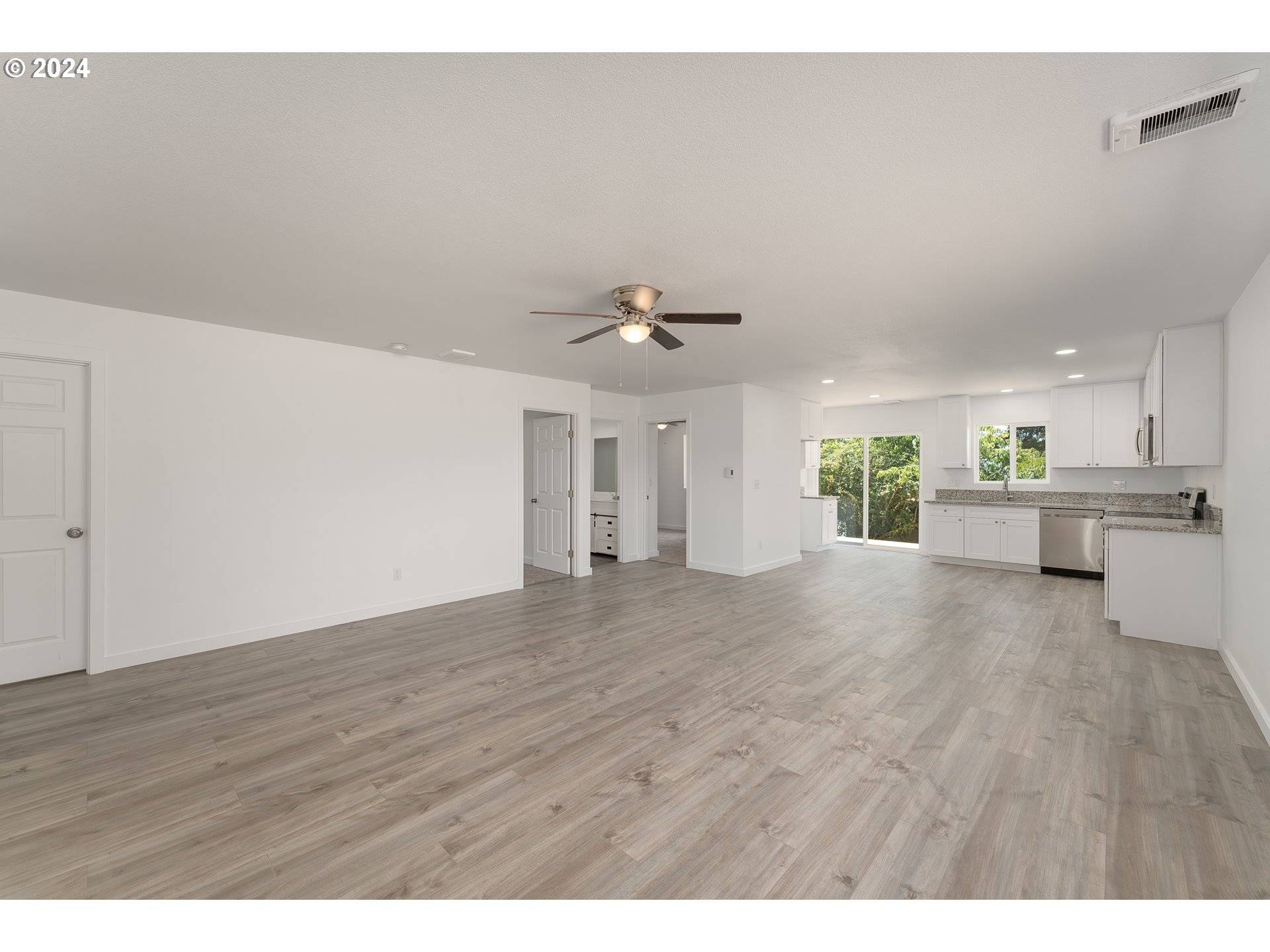 Roseburg, OR 97470,1237 SE WASHINGTON AVE