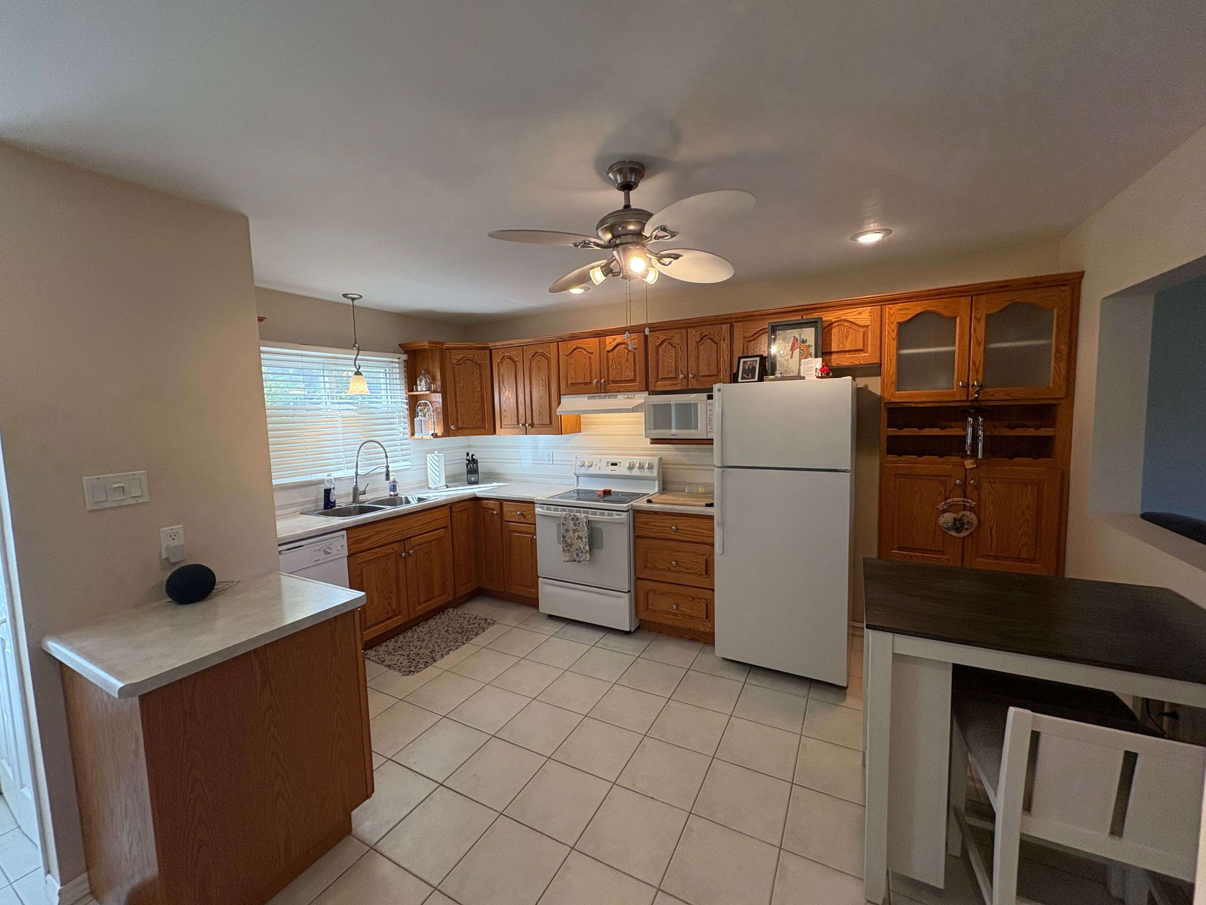 Windsor, ON N8T 3H4,2-3050 Meadowbrook LN