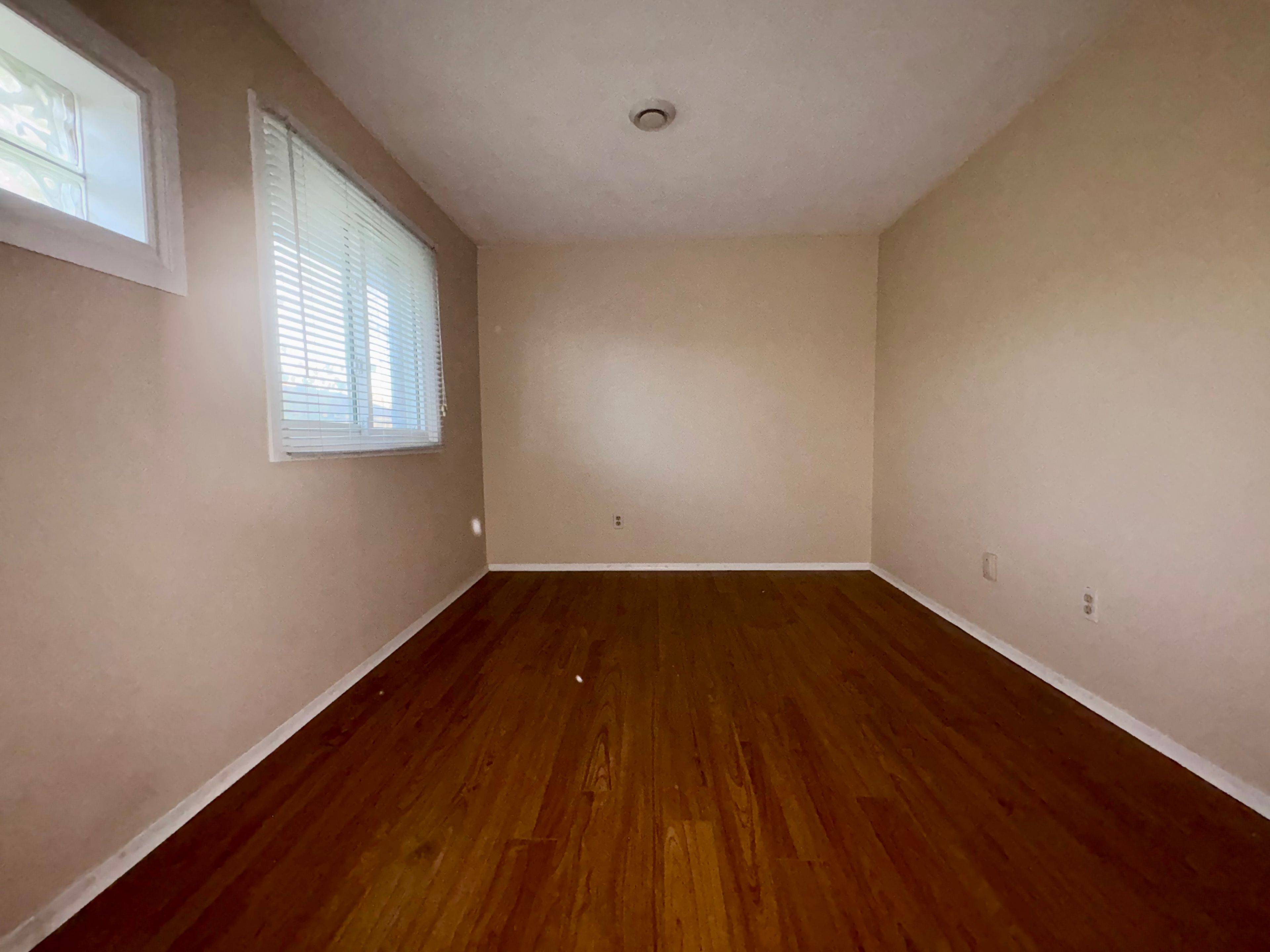 Windsor, ON N8T 3H4,2-3050 Meadowbrook LN