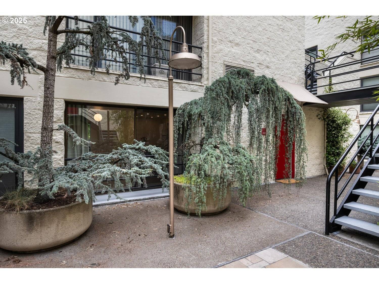 Portland, OR 97209,1907 NW HOYT ST