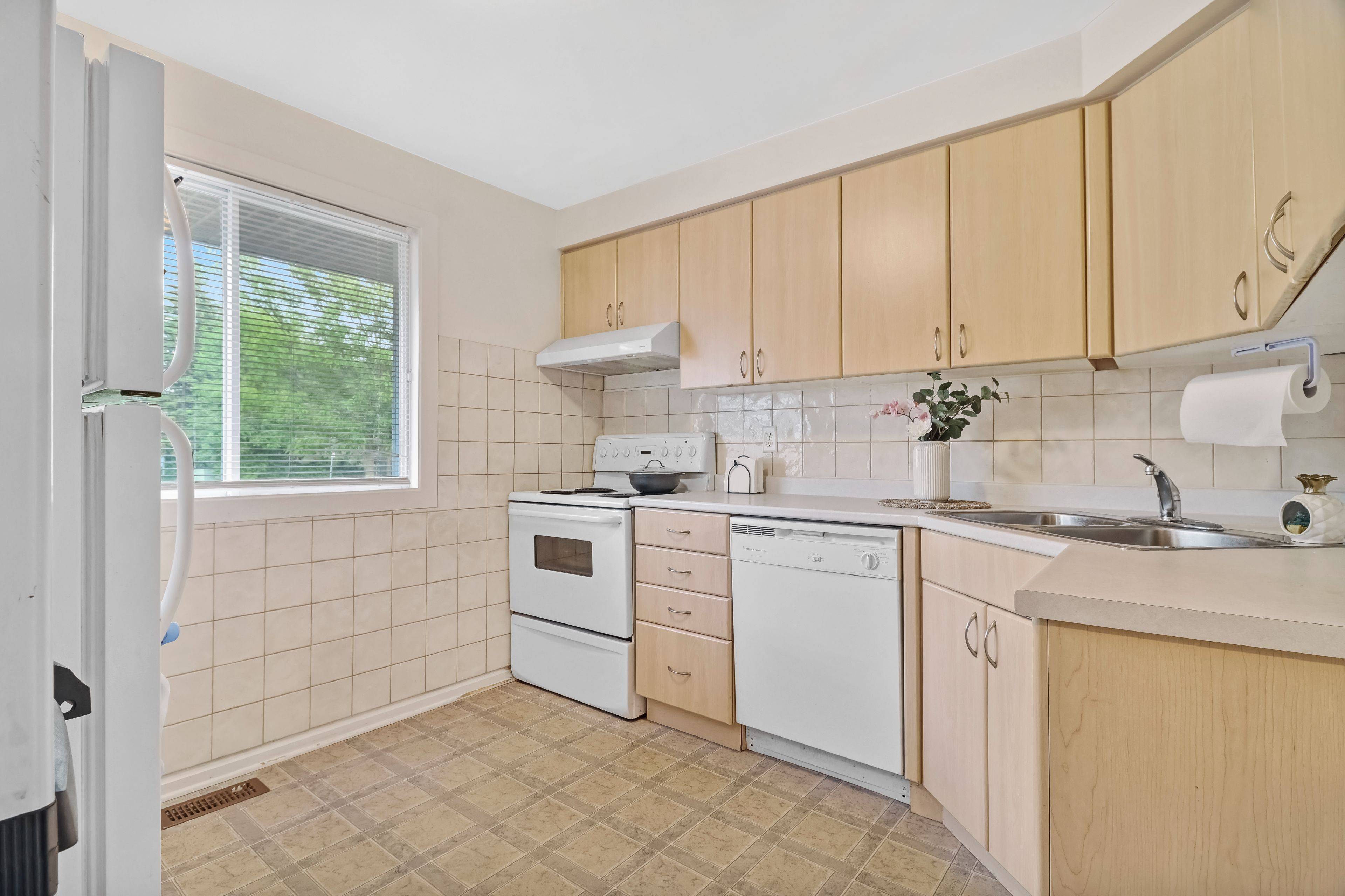 Hunt Club - South Keys And Area, ON K1V 8T7,3036 Fairlea CRES #-