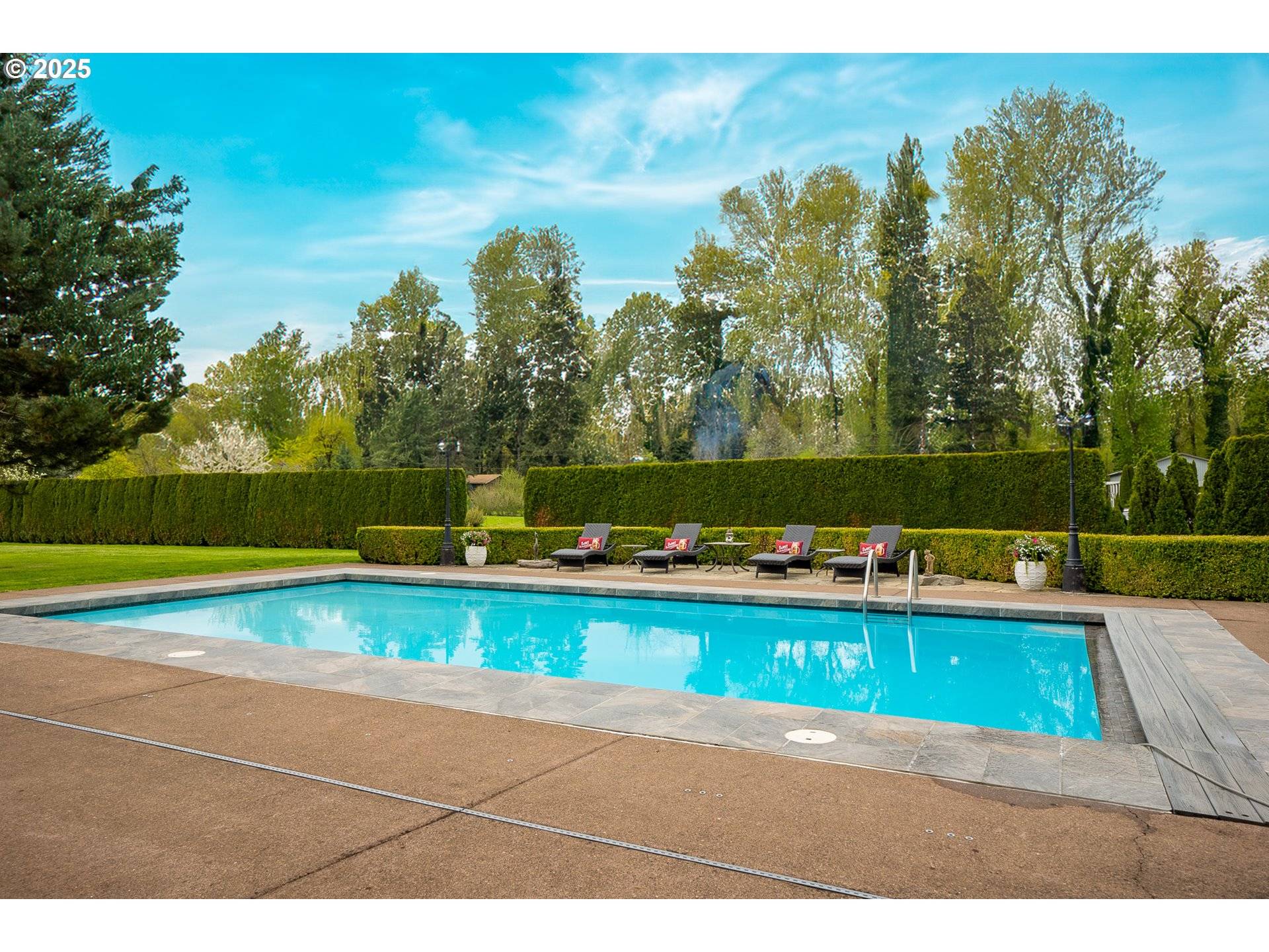 Oregon City, OR 97045,16955 S CLACKAMAS RIVER DR