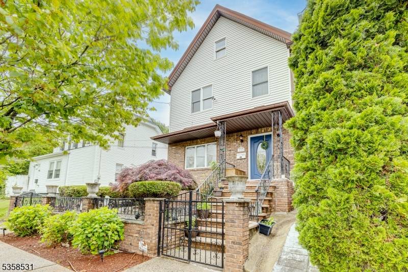 Rahway City, NJ 07065,393 Hamilton St