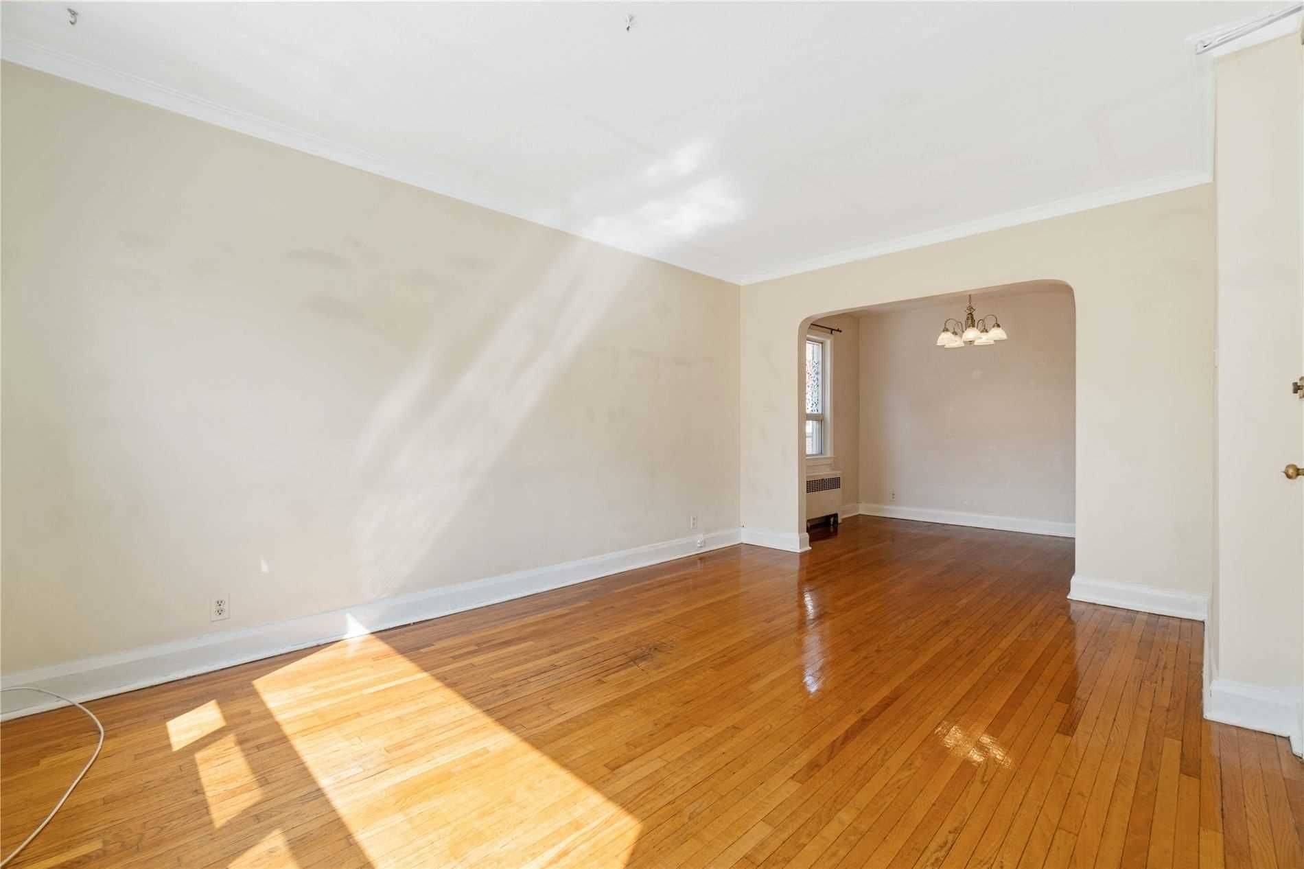 Toronto E02, ON M4L 2C9,116 Eastwood RD #2