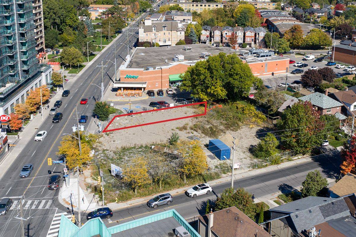 Toronto E03, ON M4K 2S1,1007 Broadview AVE