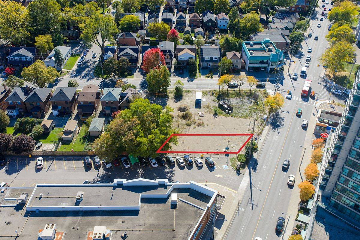 Toronto E03, ON M4K 2S1,1007 Broadview AVE