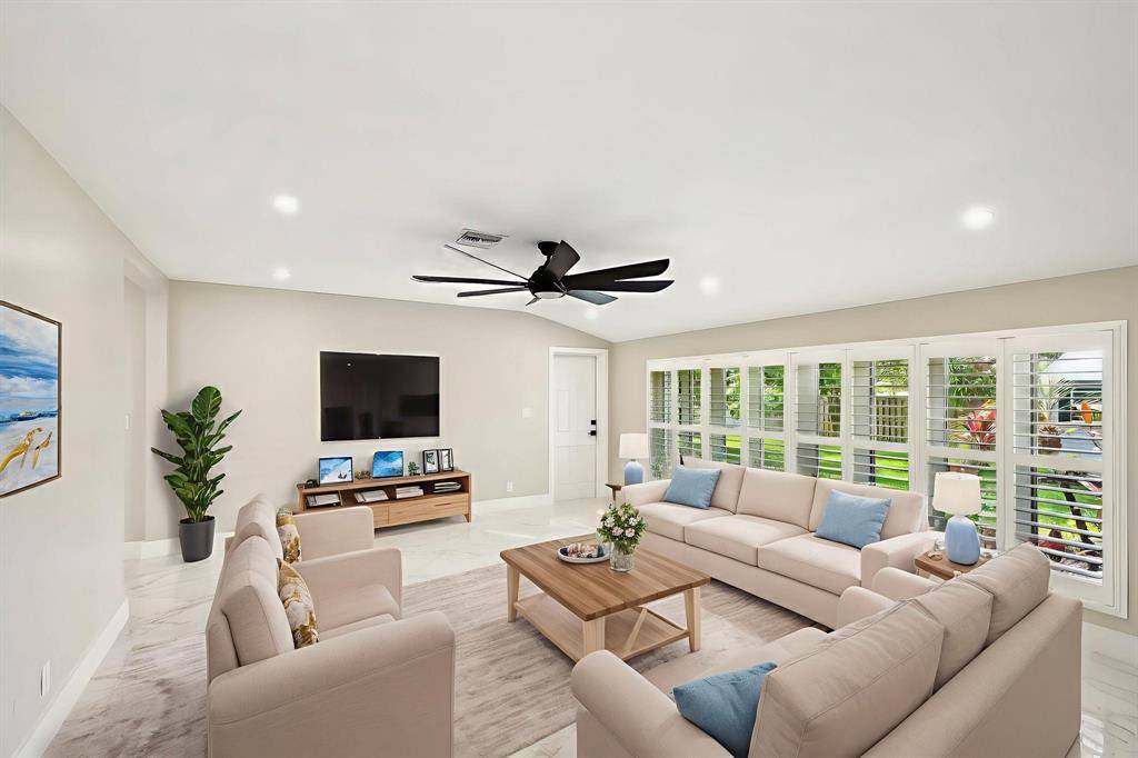 Pompano Beach, FL 33060,720 NE 2nd St