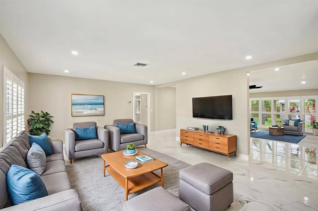 Pompano Beach, FL 33060,720 NE 2nd St