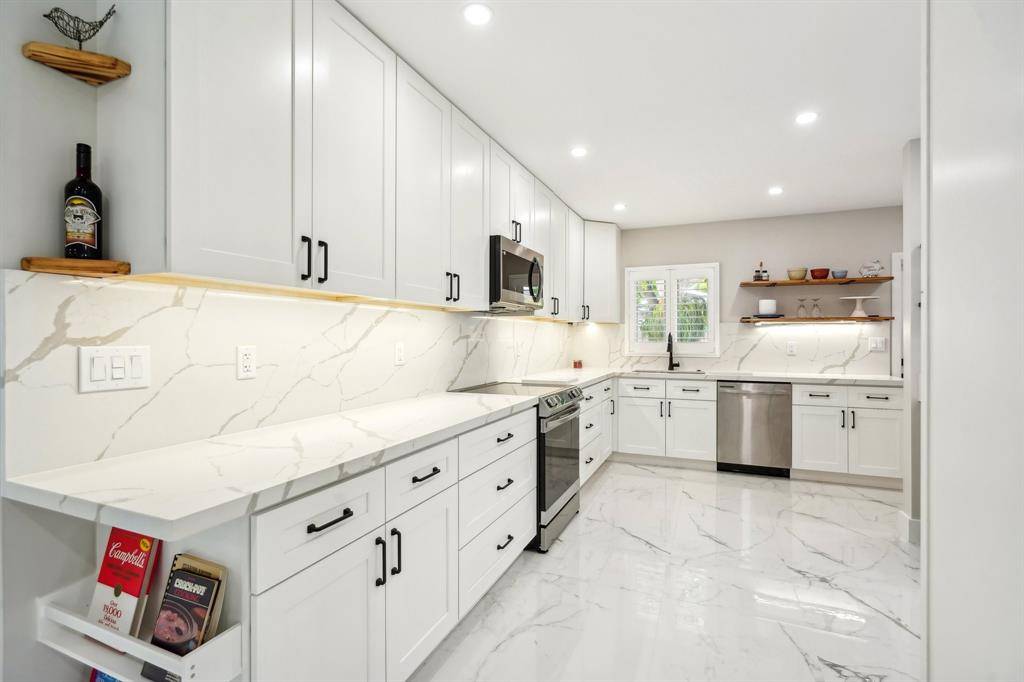 Pompano Beach, FL 33060,720 NE 2nd St