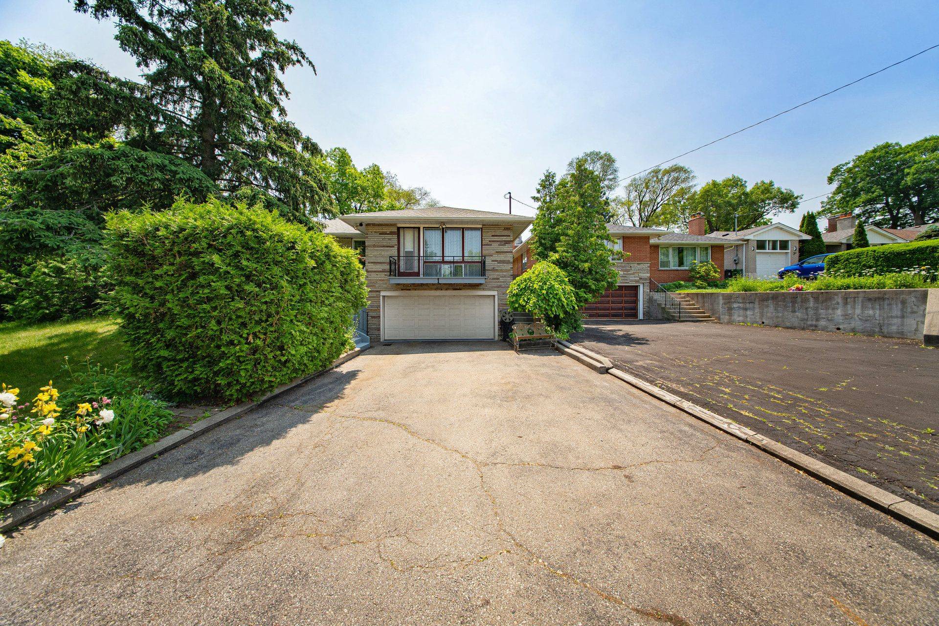 Toronto W07, ON M8Z 2X4,1 Leland AVE