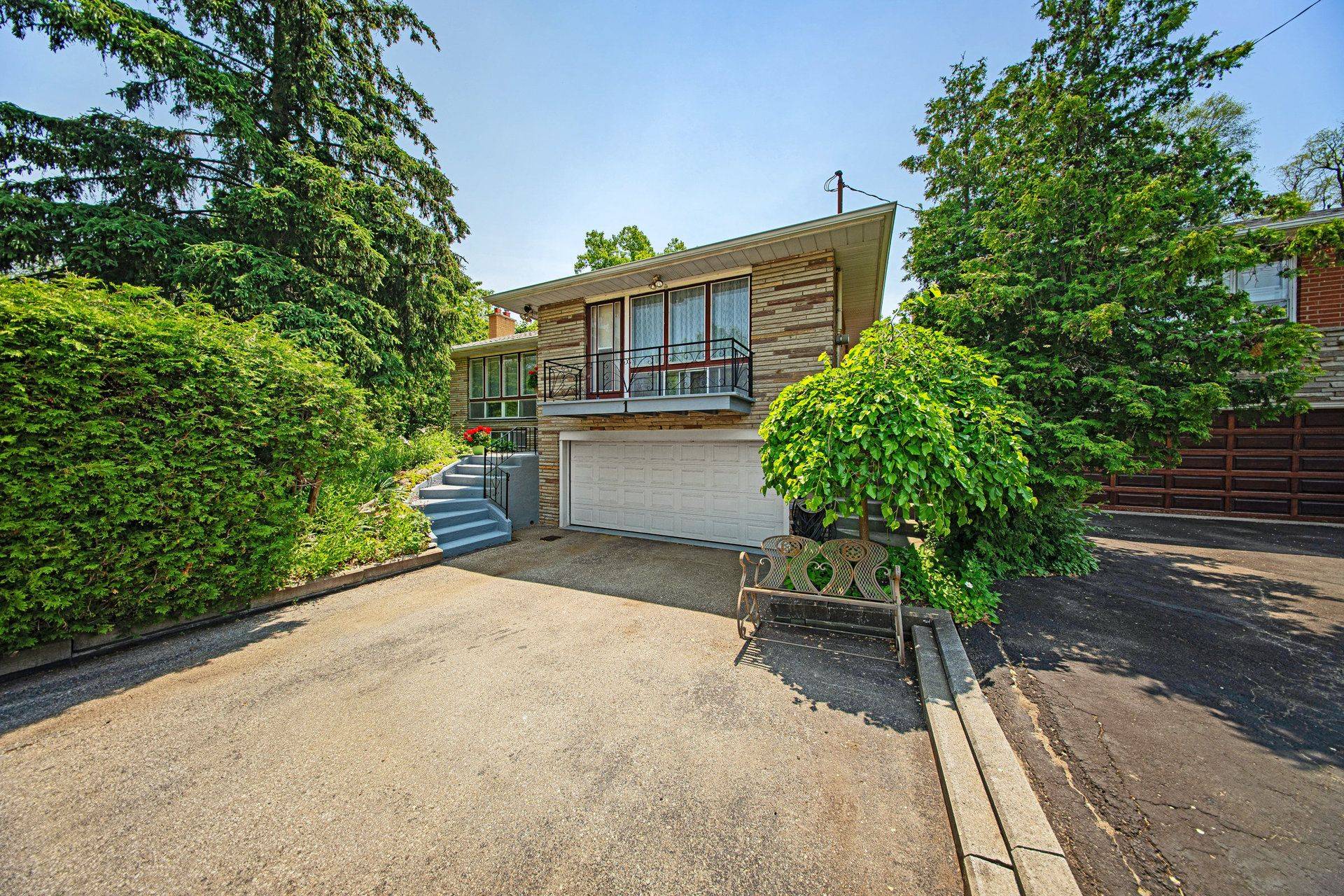 Toronto W07, ON M8Z 2X4,1 Leland AVE