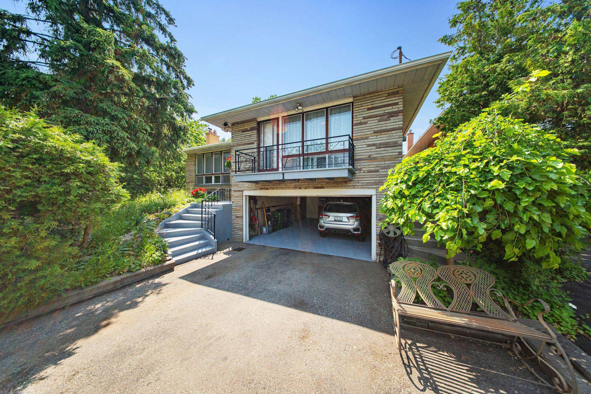 Toronto W07, ON M8Z 2X4,1 Leland AVE