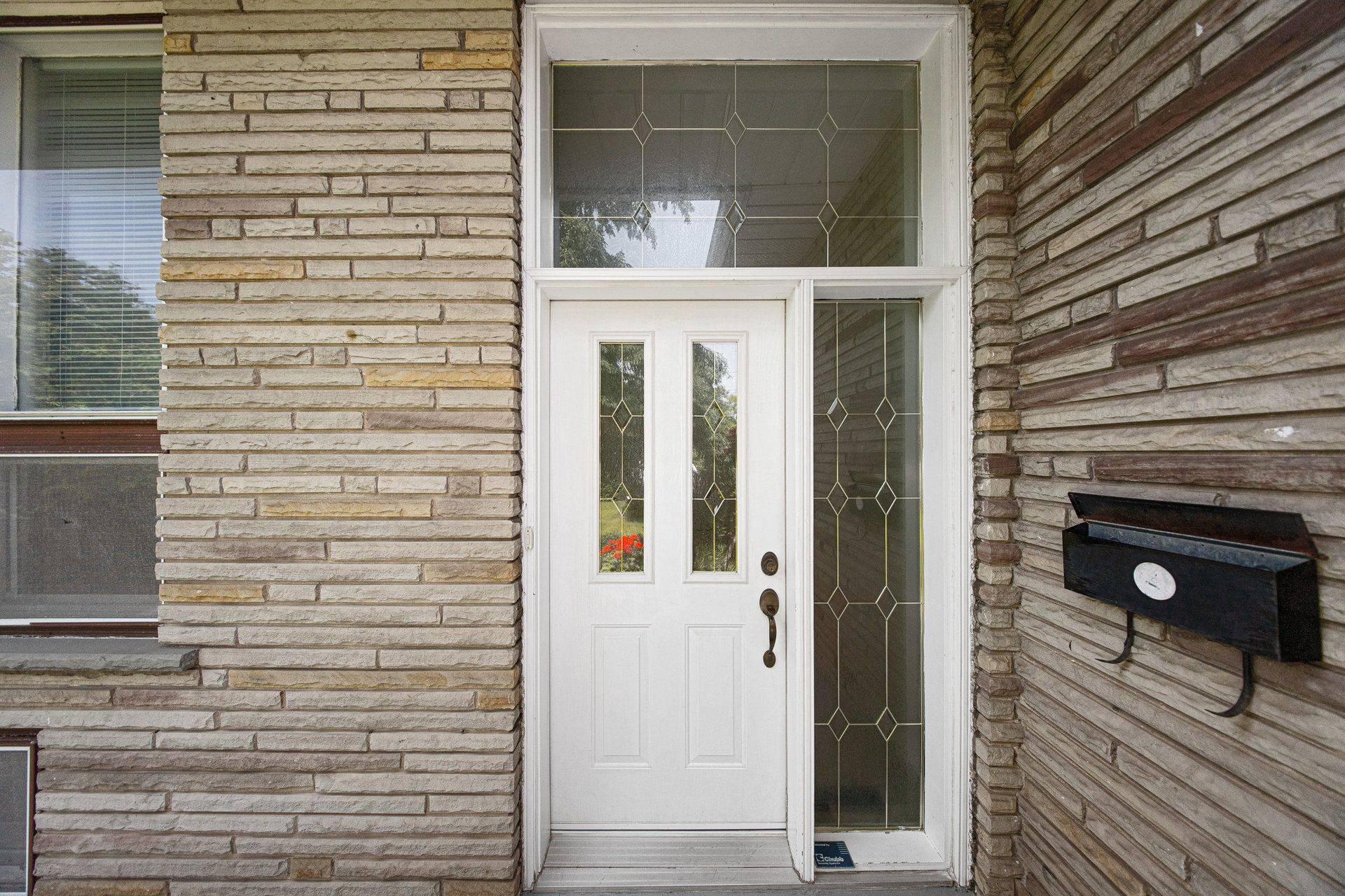 Toronto W07, ON M8Z 2X4,1 Leland AVE