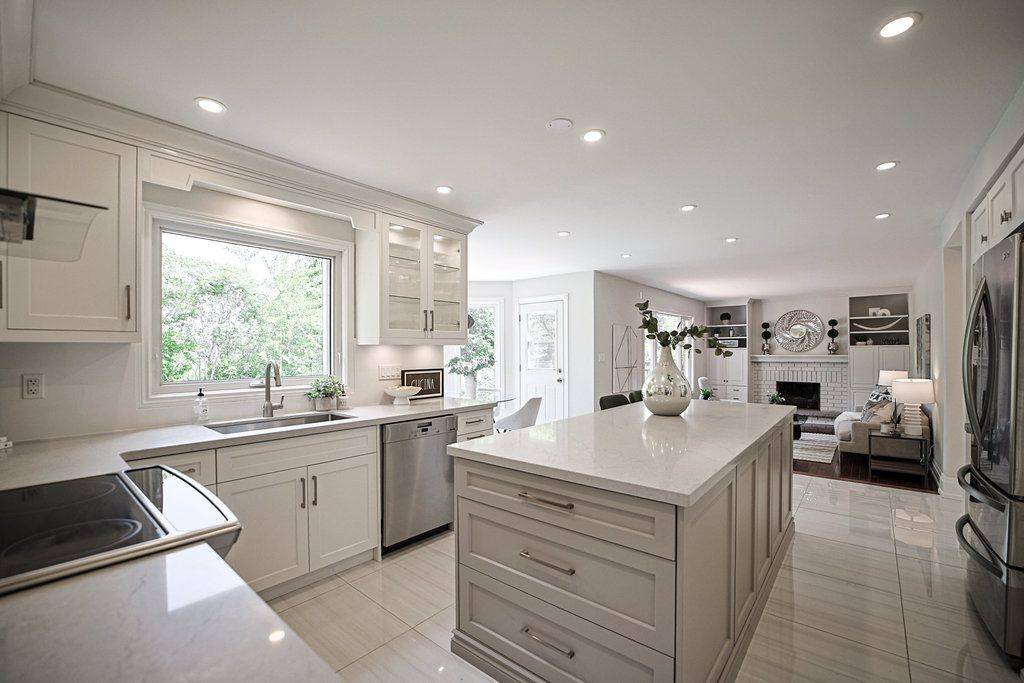 Toronto E11, ON M1B 4T8,32 Royal Rouge TRL