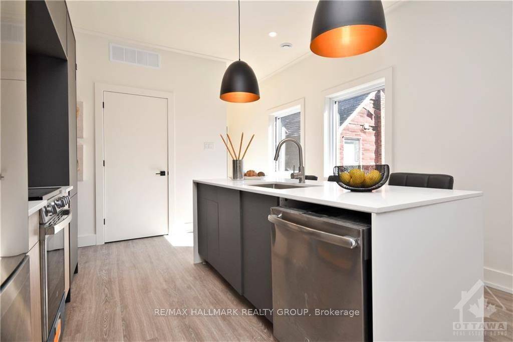 Lower Town - Sandy Hill, ON K1N 7Z6,368 Chapel ST #2