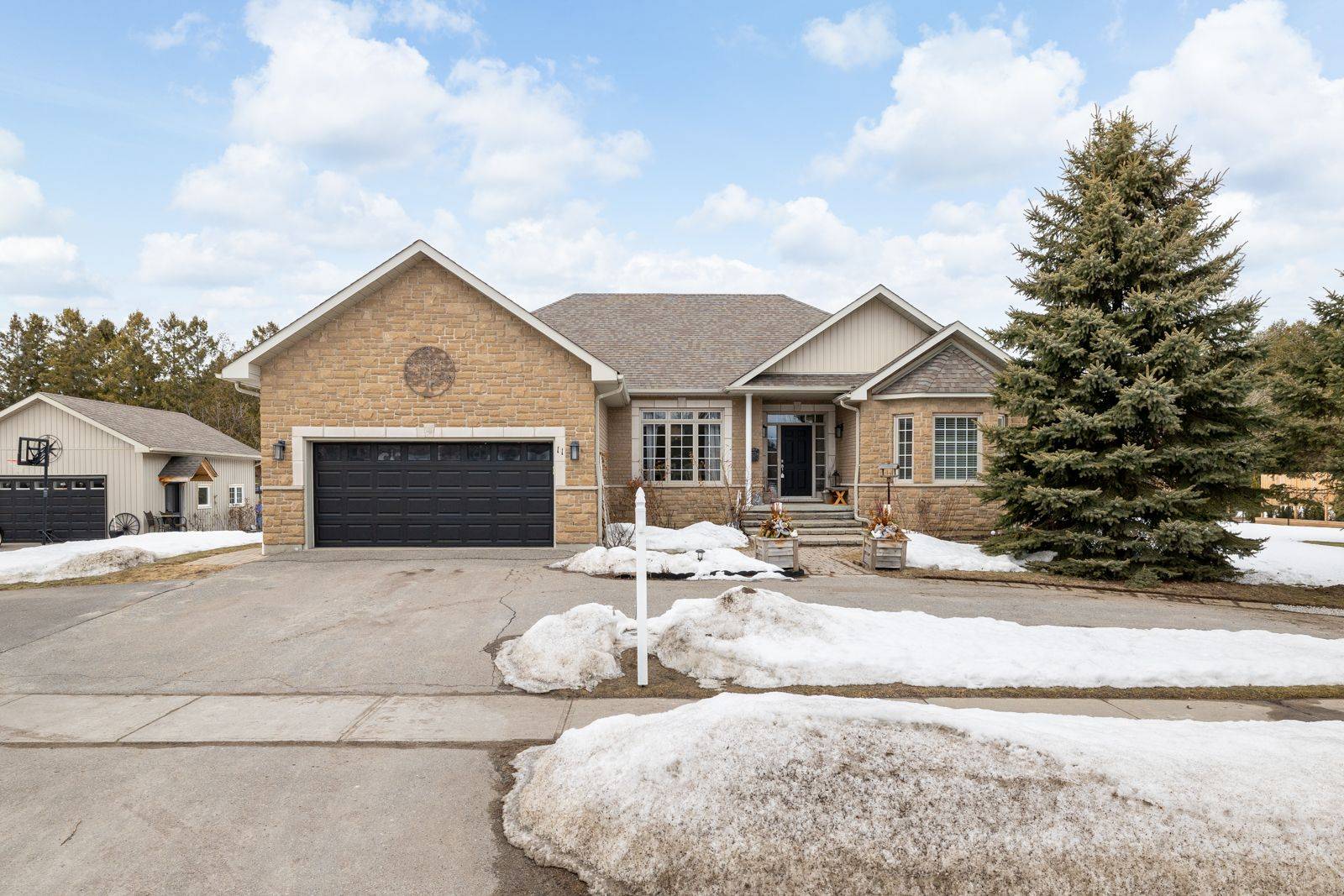 Scugog, ON L9L 1V1,11 Mikelen DR