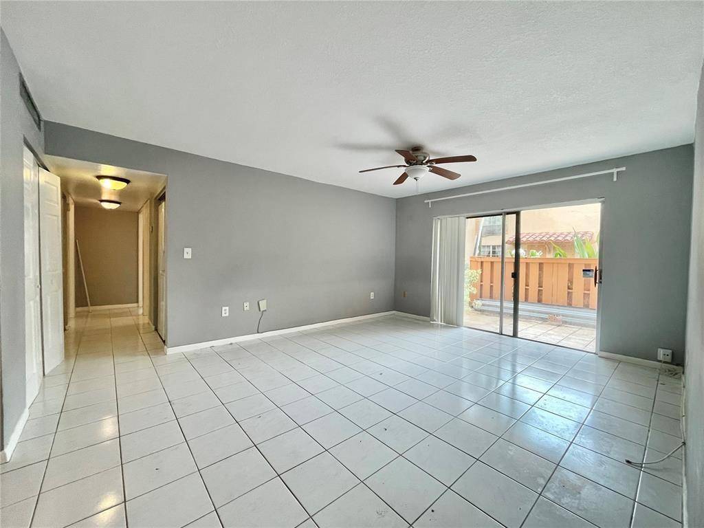 Miami Lakes, FL 33014,7120 Fairway Dr #L3